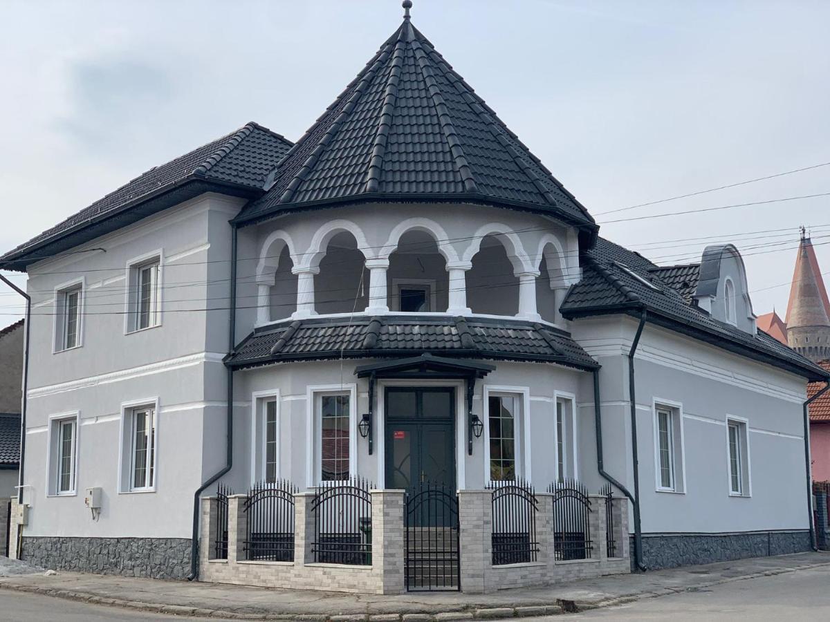 The Corner House Apartment Hunedoara Luaran gambar