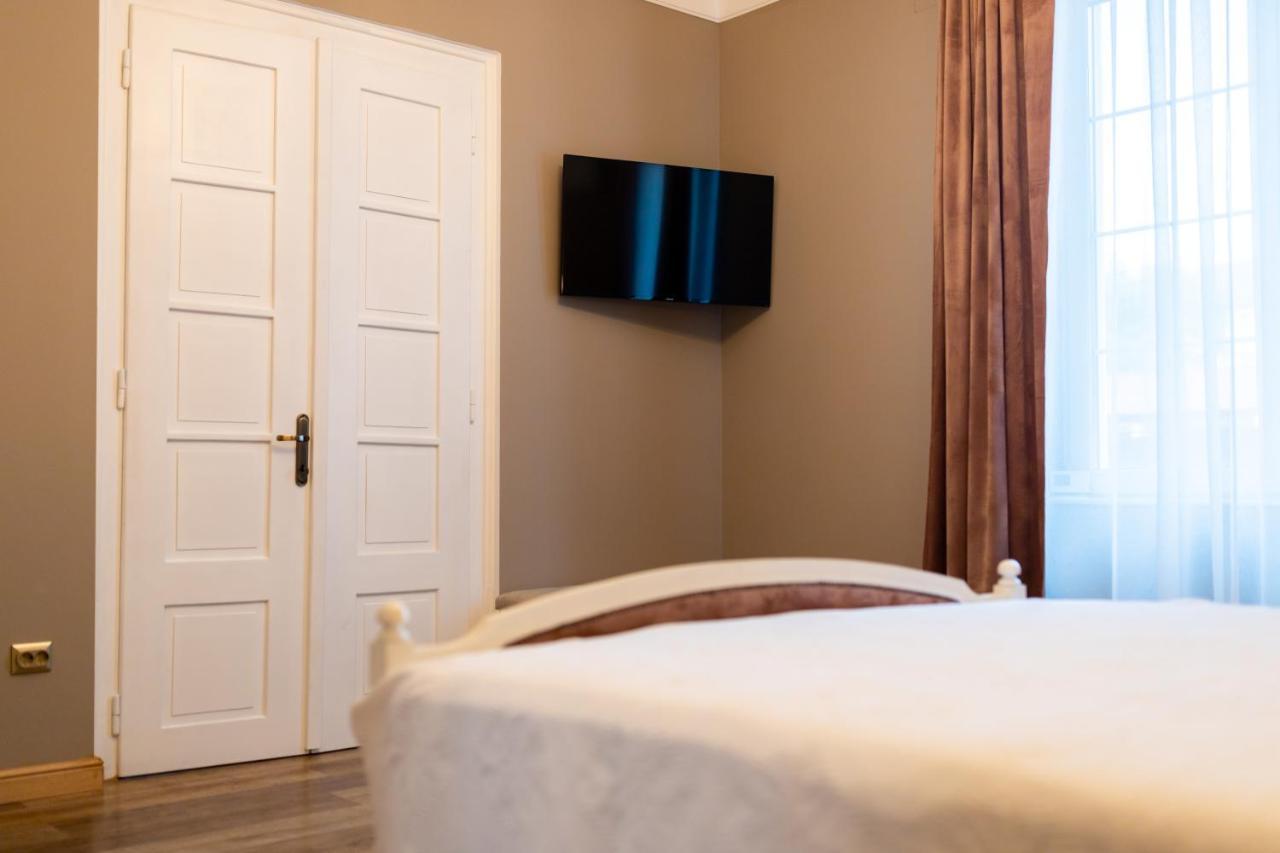 The Corner House Apartment Hunedoara Luaran gambar
